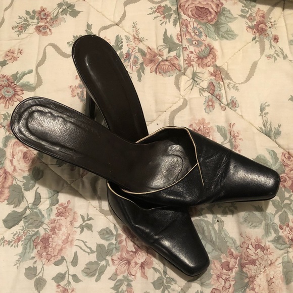 Black and white slip on heels - Picture 3 of 3